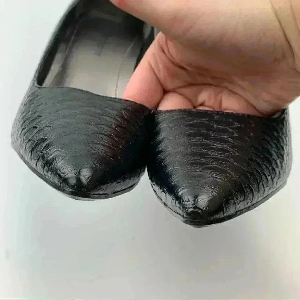 Liz Claiborne flex heels sz 5.5 black faux leather